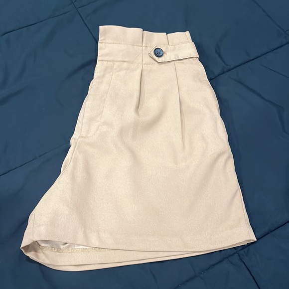 ⭐️2/$10⭐️Banana Republic shorts 🩳 - Picture 2 of 8